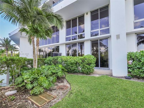 unit-105-16385 Biscayne Blvd, Aventura, FL, 33160-5451 | Card Image