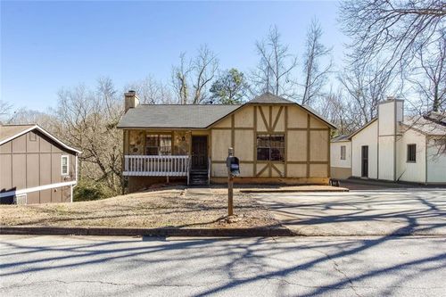 1105 Mainstreet Valley Dr, Stone Mountain, GA, 30088-2732 | Card Image