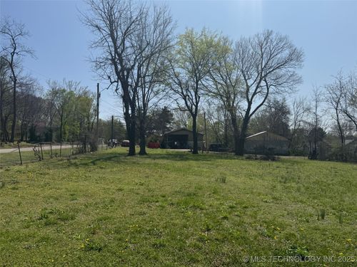 422 S Cherokee St, Stilwell, OK, 74960-4412 | Card Image