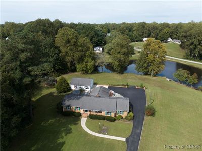 Beautiful 1 acre setting | Image 2