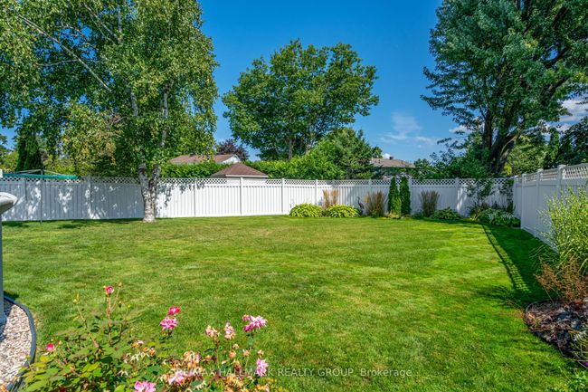 2140 Blue Jay Cres, House other with 2 bedrooms, 2 bathrooms and 3 parking in Gloucester ON | Image 35