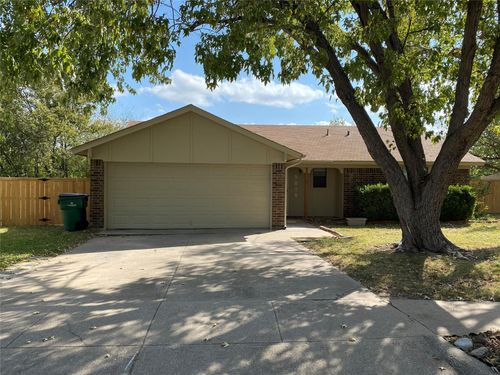 5824 Storm Dr, Watauga, TX, 76148-2636 | Card Image