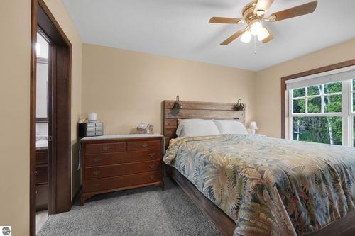 9850 S Perrins Landing Dr, Traverse City, MI, 49684-9517 | Card Image