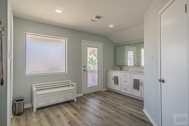 301 Commander Dr, House other with 3 bedrooms, 2 bathrooms and 1 parking in Tiki Island TX | Image 23