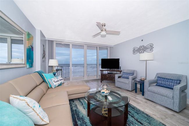 Living Area | Image 17