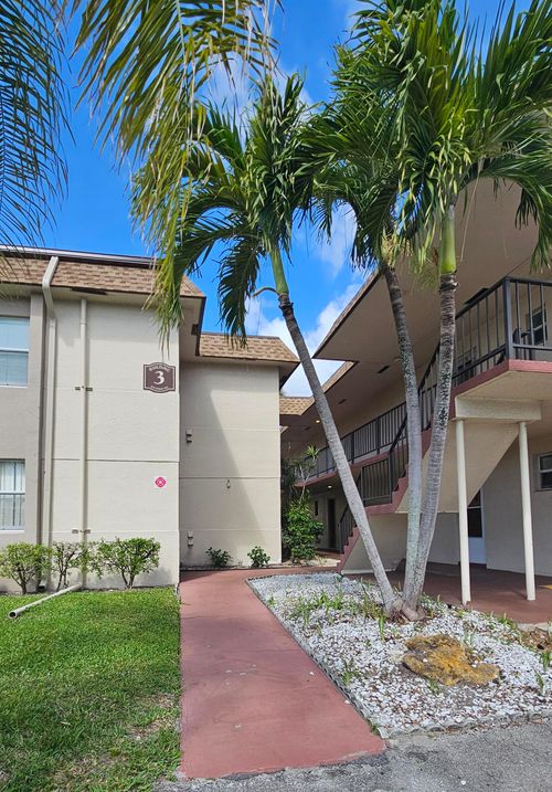96-504 Davis Rd, Palm Springs, FL, 33461-1356 | Card Image