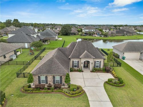 210 Lac Calcasieu Dr, Luling, LA, 70070-7222 | Card Image