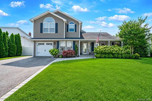134 Paris Ct, West Islip, NY, 11795-2816 | Card Image