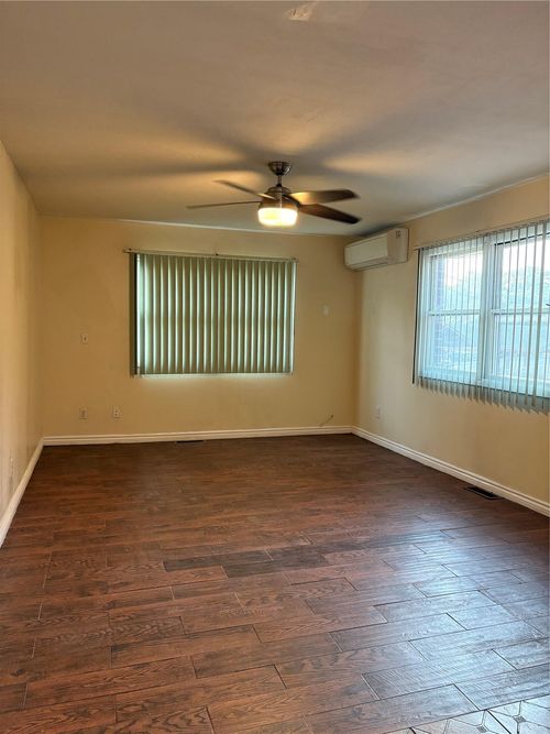 fl-1st-87 Commonwealth Blvd, Bellerose, NY, 11426-1630 | Card Image