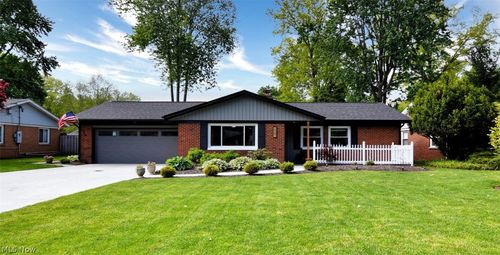 28601 Holly Dr, North Olmsted, OH, 44070-5139 | Card Image