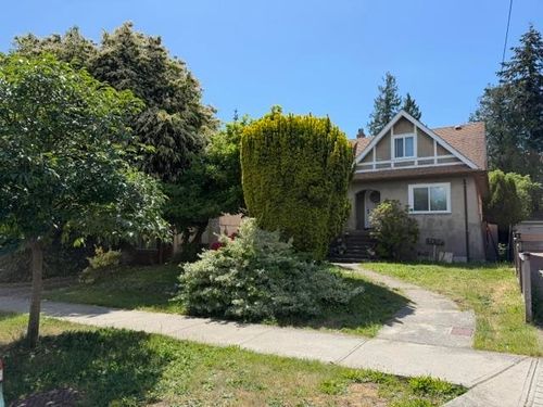 7079 Waverley Ave, Burnaby, BC, V5J4A4 | Card Image