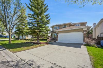 247 Edgebrook Cir Nw, House detached with 5 bedrooms, 3 bathrooms and 4 parking in Calgary AB | Image 2