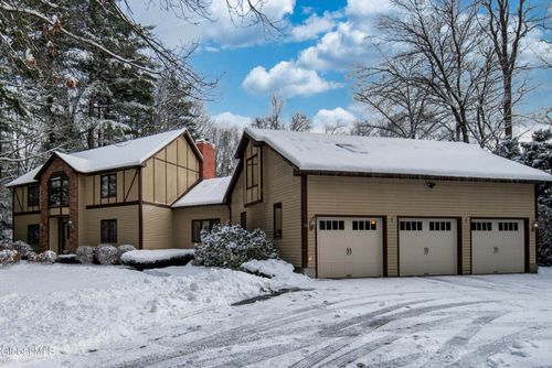 16 Innisbrook Dr, Clifton Park, NY, 12065-2909 | Card Image
