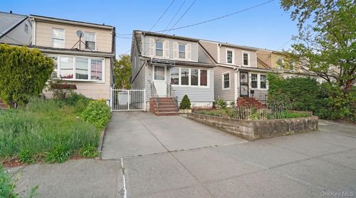 9023 207th St, Queens Village, NY, 11428-1067 | Card Image