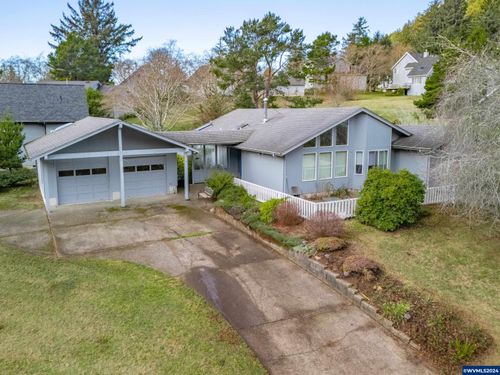 341 Combs Cir, Yachats, OR, 97498-8426 | Card Image