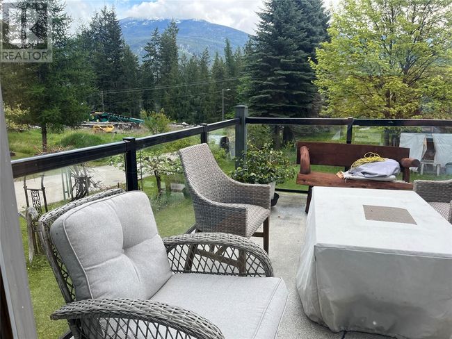 130 8 Th St, House other with 2 bedrooms, 3 bathrooms and null parking in Kaslo BC | Image 12