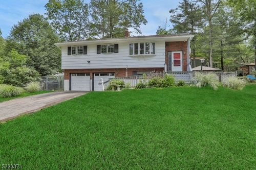 11 Ayers Cir, Newton, NJ, 07860-9719 | Card Image