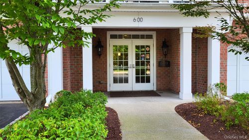 621 Regency Dr, Fishkill, NY, 12524-4940 | Card Image