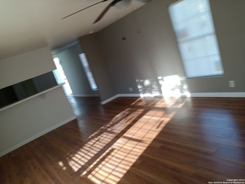 725 E Adams St, Pleasanton, TX, 78064-3703 | Card Image