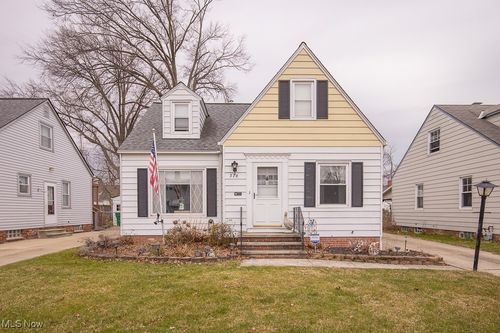 376 E 330th St, Willowick, OH, 44095-3300 | Card Image
