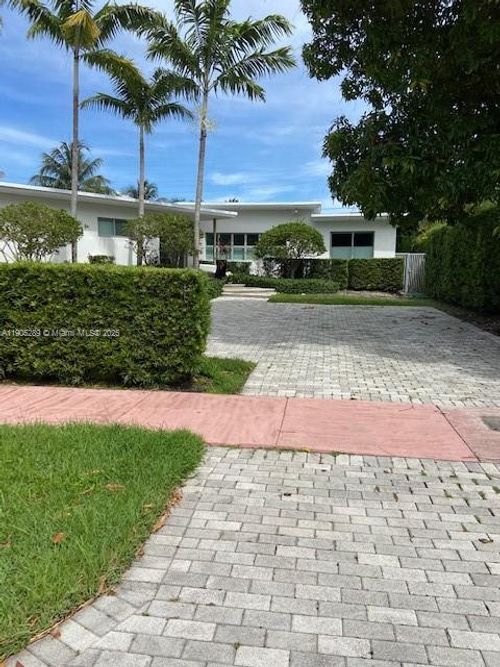 0-1000 N Shore Dr, Miami Beach, FL, 33141-2442 | Card Image