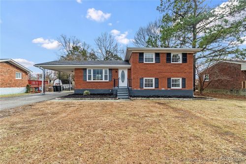 3136 Middle Rd, Jeffersonville, IN, 47130-5570 | Card Image