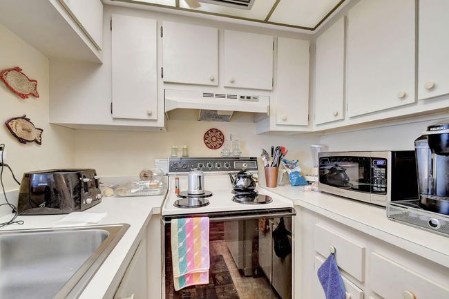 APT-203 - 7166 Golf Colony Ct, Condo with 2 bedrooms, 2 bathrooms and null parking in Lake Worth FL | Image 11