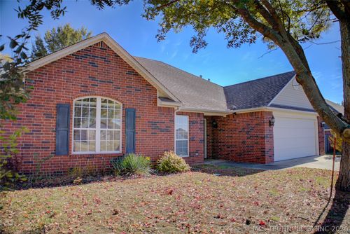 1920 Richmond Dr, Bartlesville, OK, 74006-6907 | Card Image