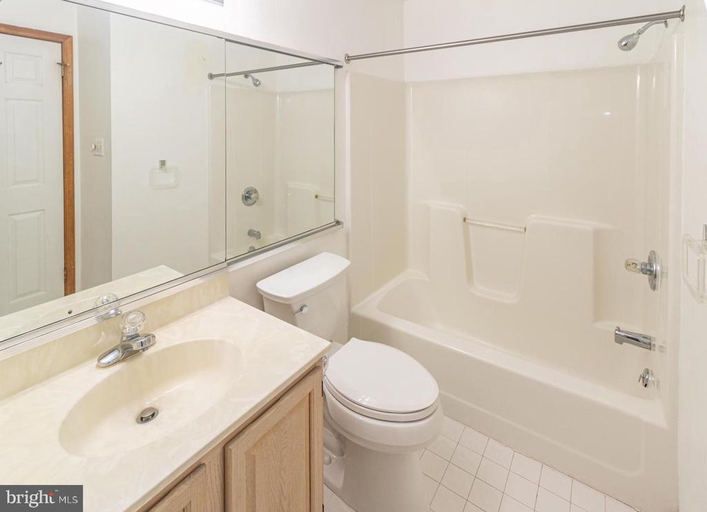 Residential Lease in MOORESTOWN 5