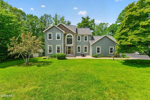 11 Pineview Ln, East Greenbush, NY, 12061-2042 | Card Image