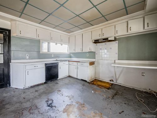 8470 Wise Rd, Commerce Township, MI, 48382-2264 | Card Image