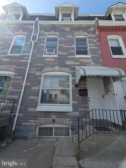 842 Church St, READING, PA, 19601-2220 | Card Image