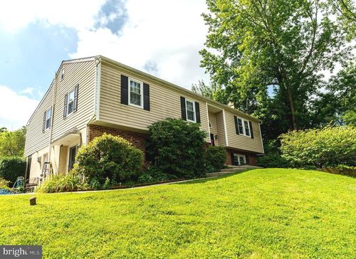 271 Beacon Dr, PHOENIXVILLE, PA, 19460-2046 | Card Image
