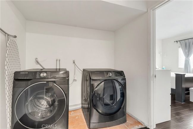 APT-5 - 534 E Hazel St, Townhouse with 2 bedrooms, 3 bathrooms and 2 parking in Inglewood CA | Image 15