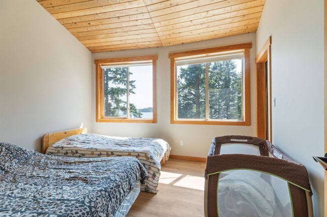 304 Esplanade Rd, House other with 3 bedrooms, 2 bathrooms and null parking in Gibsons BC | Image 21