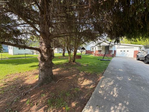 808 Bataan Ln, Port Clinton, OH, 43452-1605 | Card Image