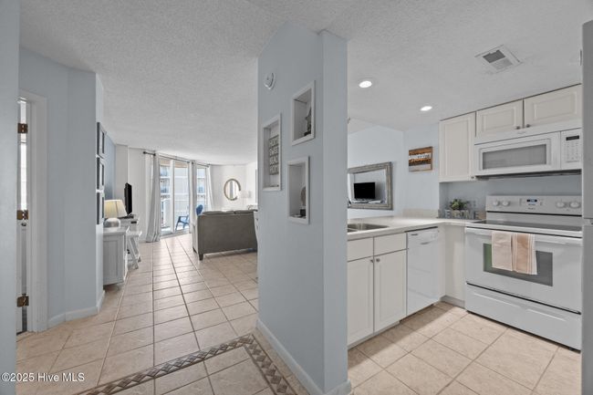 UNIT-3302 - 2000 New River Inlet Rd, Condo with 2 bedrooms, 2 bathrooms and null parking in N Topsail Beach NC | Image 4