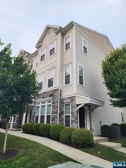 1 Iris Ln, Garfield, NJ, 07026-3560 | Card Image