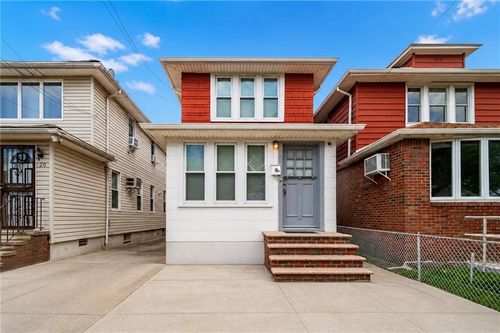 18 Lloyd Court, Brooklyn, NY, 11223 | Card Image