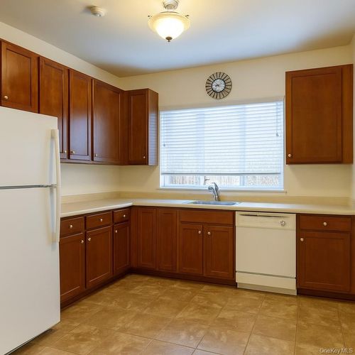 213 Arlington Ct, Bardonia, NY, 10954-1650 | Card Image