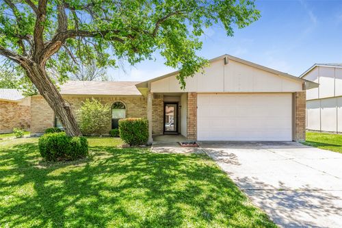 6932 Sandstone Ct, Fort Worth, TX, 76120-1310 | Card Image