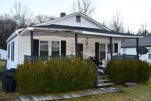 126 Brown Bottom Ln, Cedar Bluff, VA, 24609-8934 | Card Image