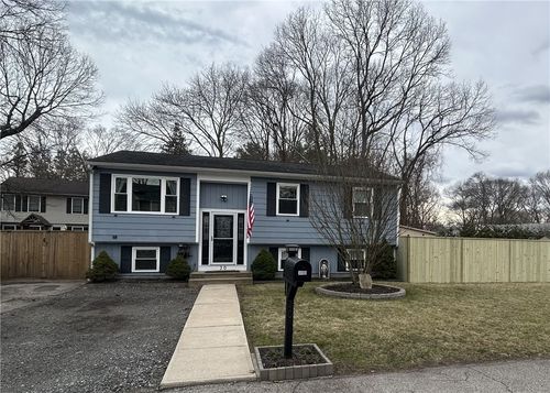 20 Darrow Dr, Warwick, RI, 02886-7402 | Card Image