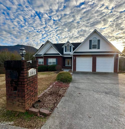 144 Burning Oaks Dr, Sevierville, TN, 37876-3602 | Card Image