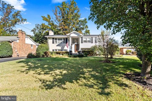 7052 Wardell St, ANNANDALE, VA, 22003-5811 | Card Image