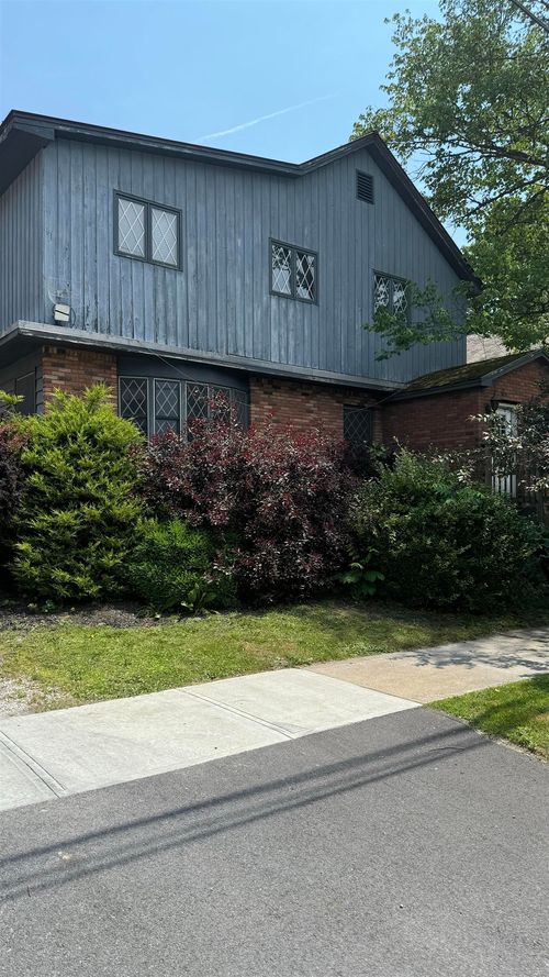 1 Nickwackett St, Rutland, VT, 05701-4005 | Card Image