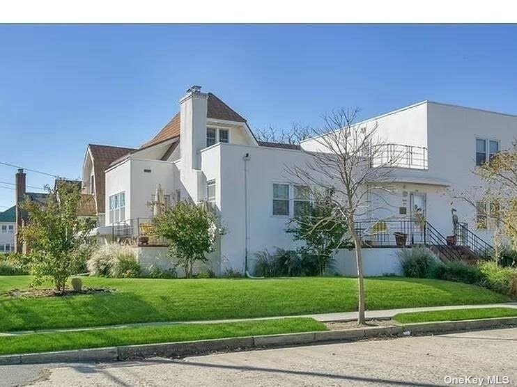 Olive St, Long Beach, NY 11561