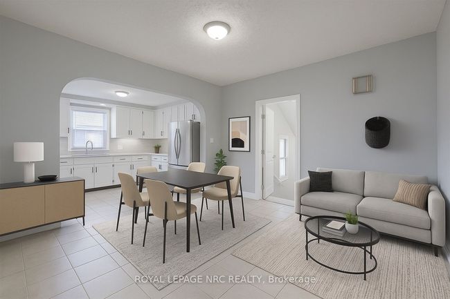 4160 Dorchester Rd, Home with 3 bedrooms, 2 bathrooms and 4 parking in Niagara Falls ON | Image 5