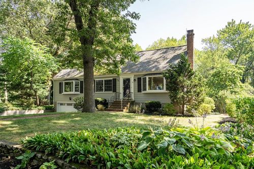 34 Greenwood St, Lexington, MA, 02421-6631 | Card Image