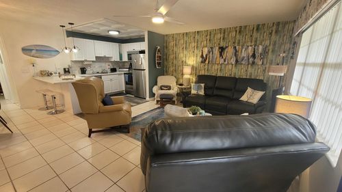 201 Kent L, West Palm Beach, FL, 33417-1724 | Card Image